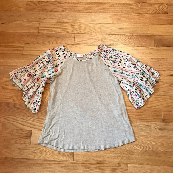 Boho Chic Beige Top with Floral Sleeves - Perfect for Spring & Summer! - Picture 6 of 15